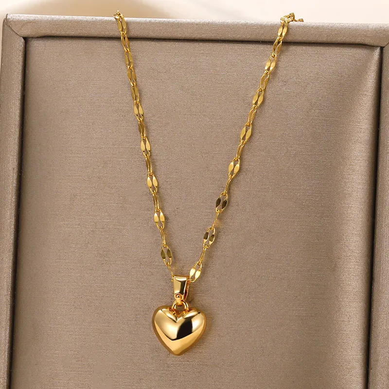 Wholesale PVD Coated Real Gold Plated Heart Shape 304 Stainless Steel Elegant Modern Style Waterproof Non Tarnish 304 Stainless Steel Lobster Trigger