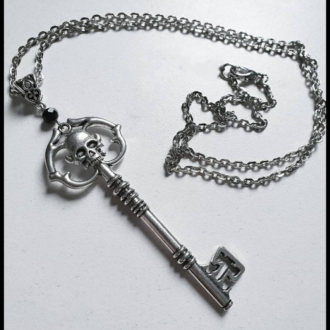 Wholesale Hot Sale, Gothic Antique sier Skull Key Necklace Crystal Necklace