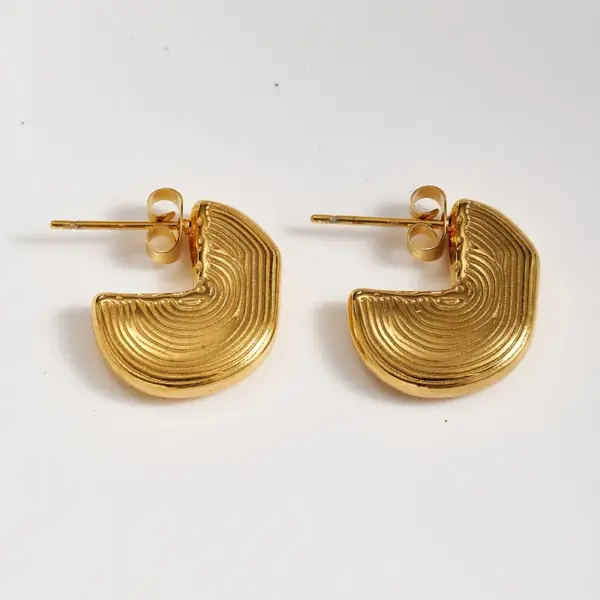 Wholesale Vintage INS Style European And American 304 Stainless Steel Striped Concave-Convex C-shaped Earrings Basic Simple Style Imitation Gold Plated Water Plated