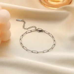 Qye107 Embossed Chain Bracelet / Steel Color