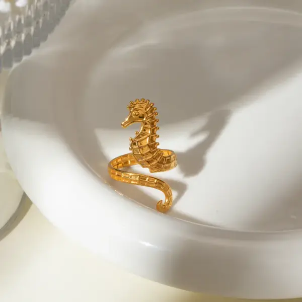 Wholesale 304 Stainless Steel Hippocampus PVD Coated 18K Real Gold Plated Real Gold Plated Vacation Marine Style Waterproof Non Tarnish Gold Rings
