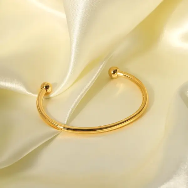 Wholesale PVD Coated Real Gold Plated 18K Gold Animal Leaf 304 Stainless Steel Elegant Streetwear Waterproof Non Tarnish 304 Stainless Steel Wristband Bangle