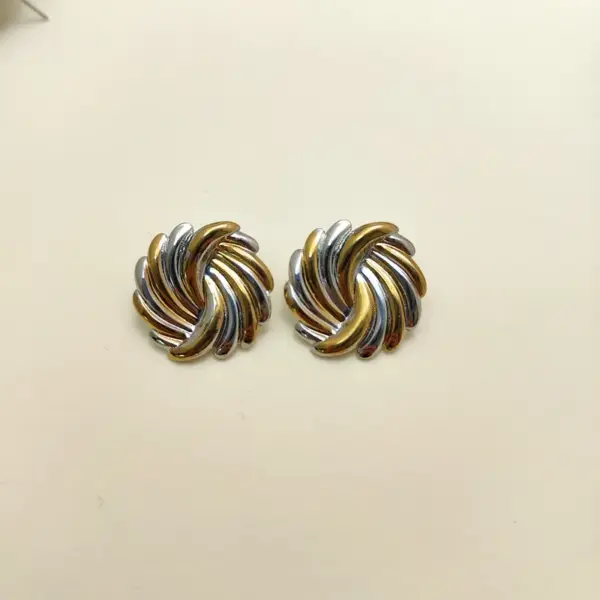 Wholesale 304 Stainless Steel Triangle Geometric Swirl Pattern Electroplating Stone-Free Golden Plated Basic Novelty Ethnic Style Gold Silver Earrings Ear Studs
