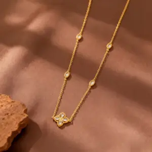 X01315-White Diamond Four-leaf Clover-Necklace- Gold
