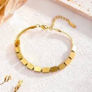 7795 Lvoe Square Bracelet