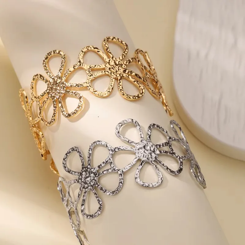 Wholesale 304 Stainless Steel Flower PVD Coated Stone-Free Real Gold Plated Retro Classic Style Waterproof Non Tarnish Plating Bangle