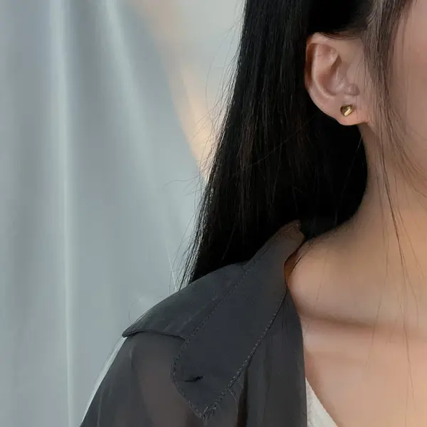 Wholesale Simple Style Heart Shape Titanium Steel Plating Ear Studs 1 Pair