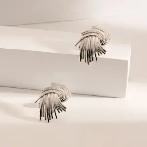 Three-Dimensional Vortex-Steel Color