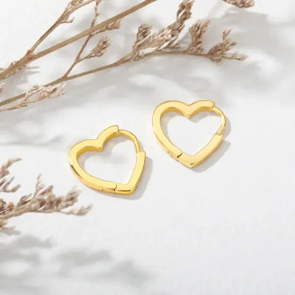 Wholesale PVD Coated Real Gold Plated 18K Gold Heart Shape 304 Stainless Steel Vintage Style Simple Style Waterproof Non Tarnish Earrings