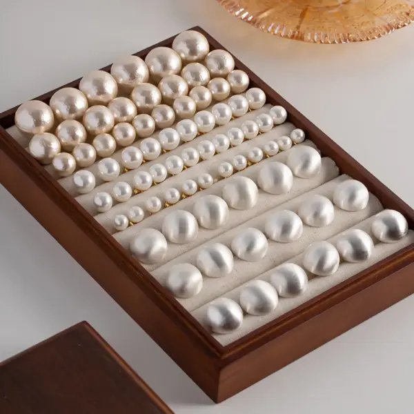 Wholesale Artificial Pearl Round PVD Coated Pearl 18K Real Gold Plated Real Gold Plated Elegant Waterproof Non Tarnish Inlay White Ear Studs