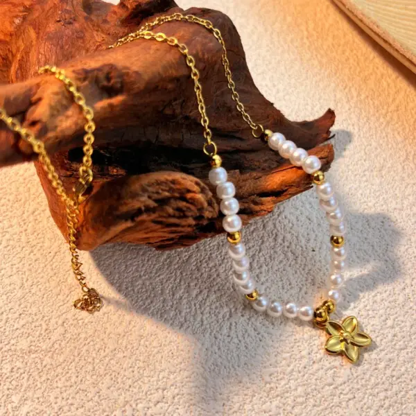 Wholesale PVD Coated Real Gold Plated 18K Gold Sun Star Butterfly 304 Stainless Steel Elegant Waterproof Non Tarnish 304 Stainless Steel Pendant Necklace