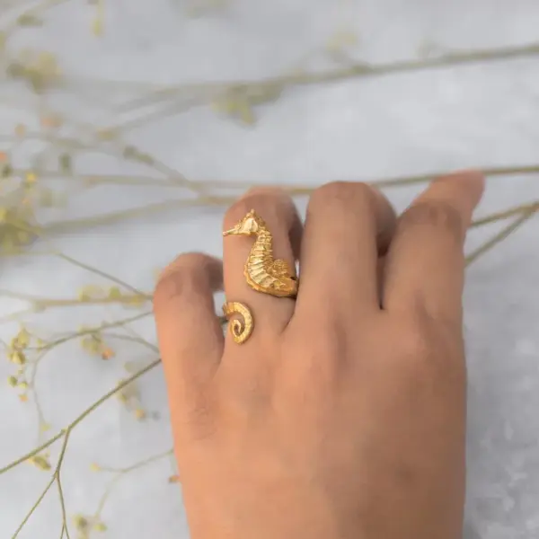 Wholesale 304 Stainless Steel Hippocampus PVD Coated 18K Real Gold Plated Real Gold Plated Vacation Marine Style Waterproof Non Tarnish Gold Rings