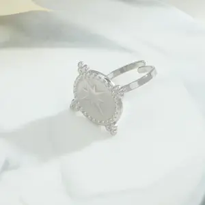 Silver / Adjustable Opening