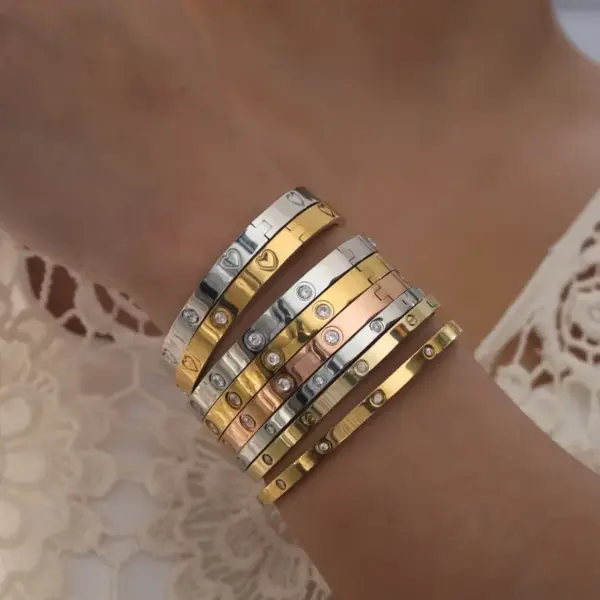 Wholesale Retro Classic Style Geometric Heart Shape 304 Stainless Steel Bangle In Bulk