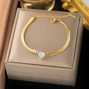 33【E2138】 White Diamond Heart Bracelet / Gold
