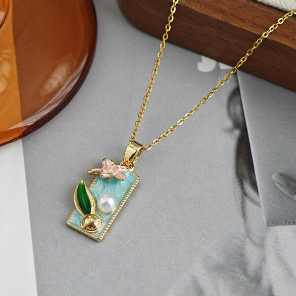 Wholesale Medieval Oil Painting Style Square Lily Necklace for Women French Retro Drip Glaze Design Clavicle Chain Exquisite High-End Necklace