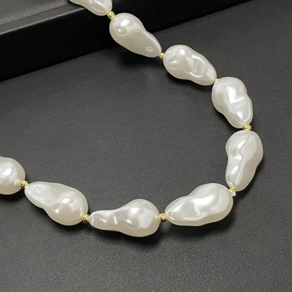 Baroque Style Solid Color Imitation Pearl Women's Necklace
