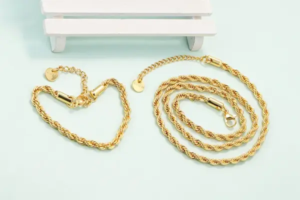 Fashion Geometric Copper 18K Gold Plated Zircon Twisted Rope Chain Bracelets In Bulk