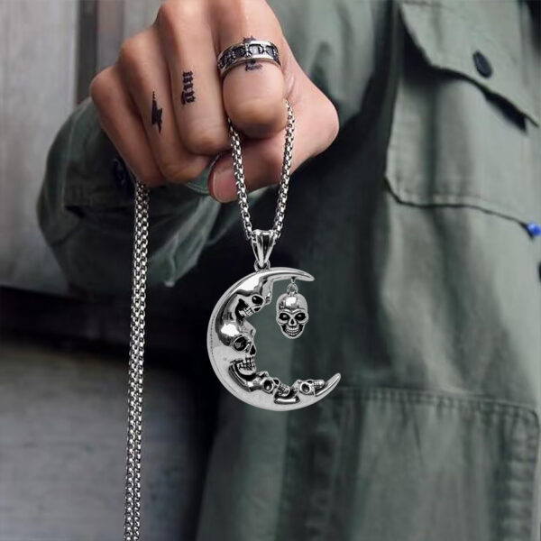 oly-2d238fd51fe8c36e913570b832333757 Wholesale Xiweier, a new Halloween-themed retro gothic moon and skull necklace from European and American cross-border e-commerce.