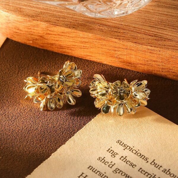 Wholesale Vintage Metal C Hoop Flower Earrings