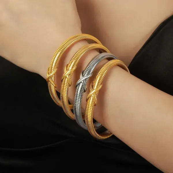 Wholesale 304 Stainless Steel Geometric PVD Coated Real Gold Plated Casual Simple Style Waterproof Non Tarnish Plating Gold Silver Bangle