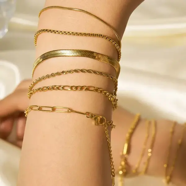 Wholesale Ion Plating (IP) 18K Gold Plated Paper Clip Flower 304 Stainless Steel Sweet Simple Style Waterproof Non Tarnish 304 Stainless Steel Lobster Trigger Clasp Closure Chain Necklace