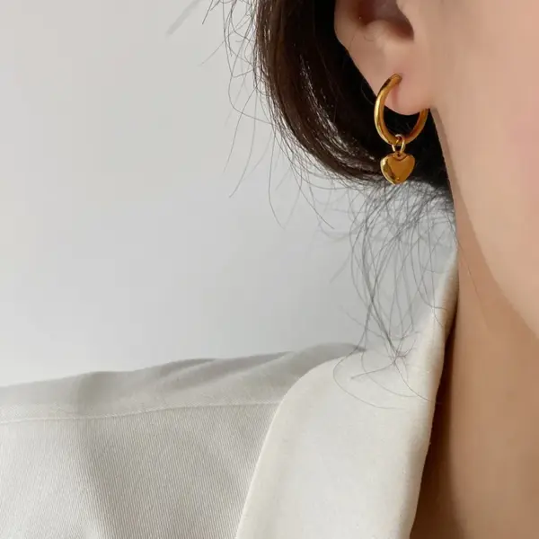 Wholesale PVD Coated Real Gold Plated 18K Gold Heart Shape 304 Stainless Steel Vintage Style Waterproof Non Tarnish Drop Earrings