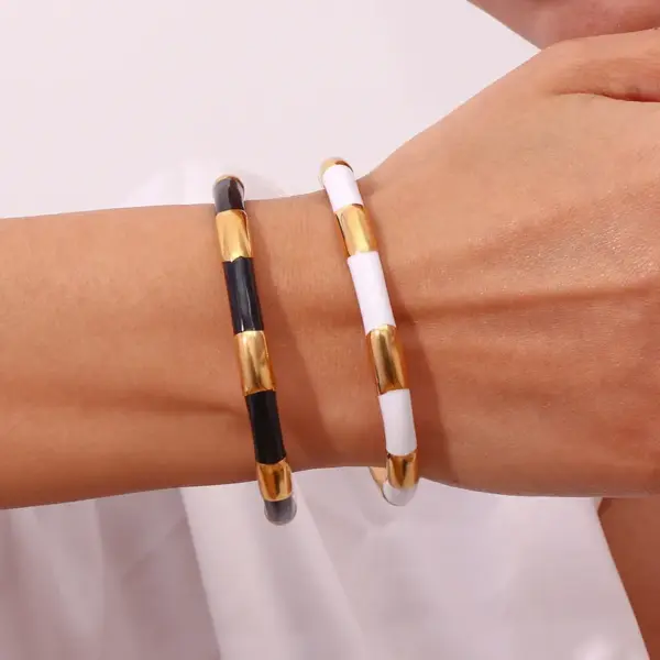 Wholesale 304 Stainless Steel C Shape Color Block PVD Coated Stone-Free 18K Gold Plated Real Gold Plated Simple Style Classic Style Waterproof Non Tarnish Enamel Plating White Gold Black Cuff Bracelets