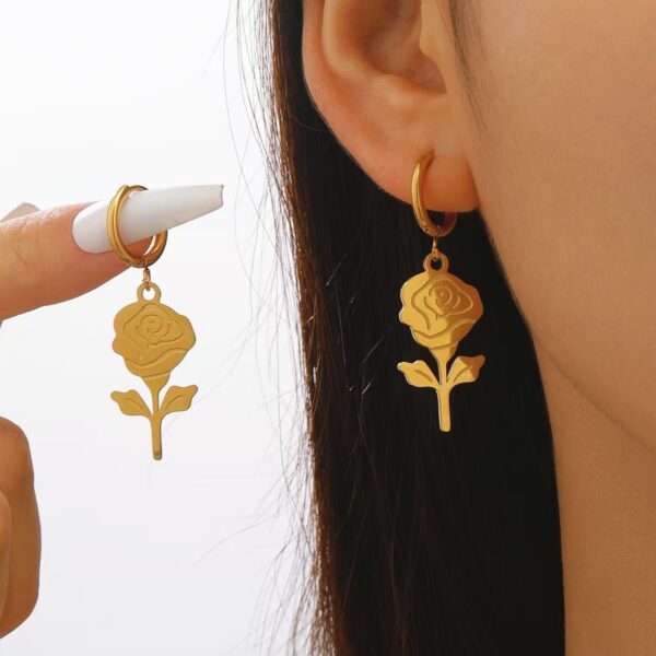 Wholesale Elegant 3D Rose Pendant Collarbone Necklace