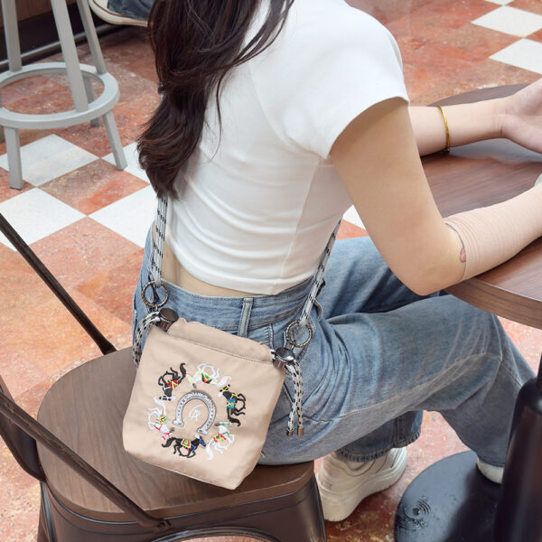 Wholesale New Japanese Embroidered Crossbody Bag Simple Bag Women's Fashionable All-match rtable Trendy Crossbody Shoulder Bag for Women