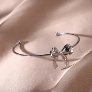 White Gold / Opening