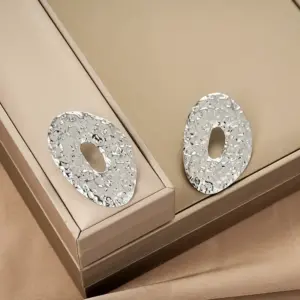 E1368-B (a Pair of Silver Ear Studs)