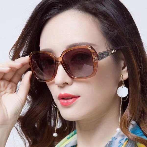 Wholesale 2025 New Women's Sunglasses Trendy Fashion Large Frame Sunshade Sunglasses Vacation Retro Sunglasses