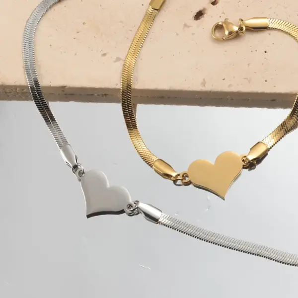 Stainless Steel Fashion Simple Heart Blade Chain Bracelet Women's Versatile Peach Heart Snake Bone Chain Hand Aessory