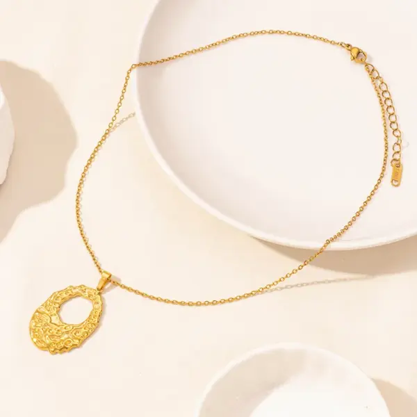 Wholesale PVD Coated Real Gold Plated Geometric Round 304 Stainless Steel Simple Style Waterproof Non Tarnish 304 Stainless Steel Pendant Necklace