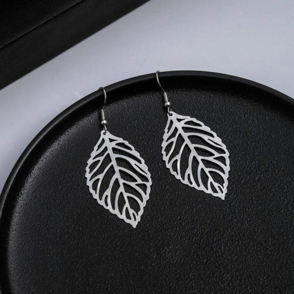 oly-2ea1447941a20bd60f3c86adf92b9f20 Wholesale E614 Yiwu factory direct creative fashion simple Mori metal leaf earrings earrings earrings