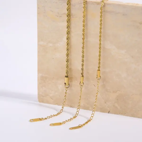 Wholesale 201 Stainless Steel 304 Stainless Steel Gold Plated Simple Style Plating Geometric Necklace