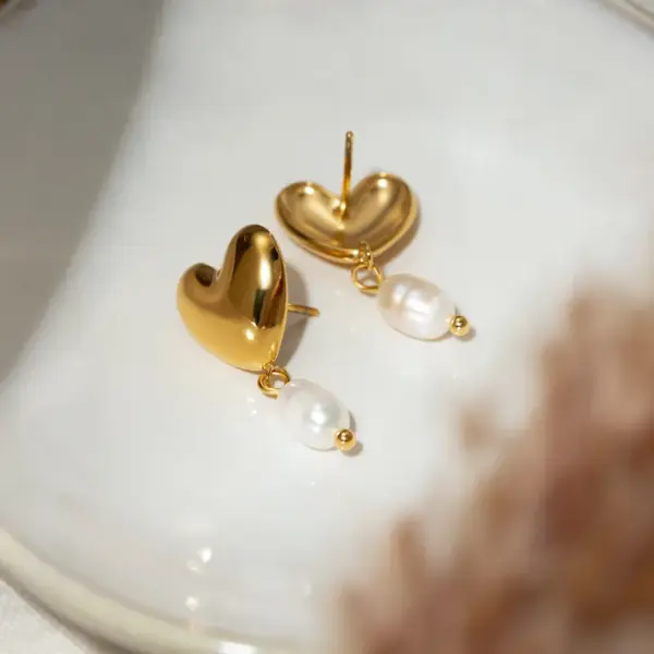 Wholesale PVD Coated Real Gold Plated 18K Gold Heart Shape 304 Stainless Steel IG Style Simple Style Waterproof Non Tarnish Drop Earrings