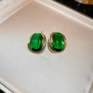 7# Silver Needle-Green Zircon Oval (Real Gold Plating)