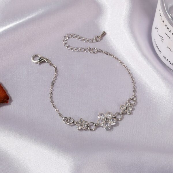 Wholesale Korean Style Small Fresh Crystal Flower Bracelet Niche Design Student Temperament Bracelet Instagram Popular Internet Celebrity Birthday Gift