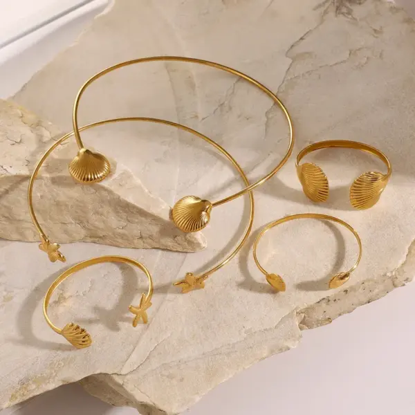 Wholesale 304 Stainless Steel Scallop PVD Coated 18K Real Gold Plated Real Gold Plated Beach Waterproof Non Tarnish Gold Bangle