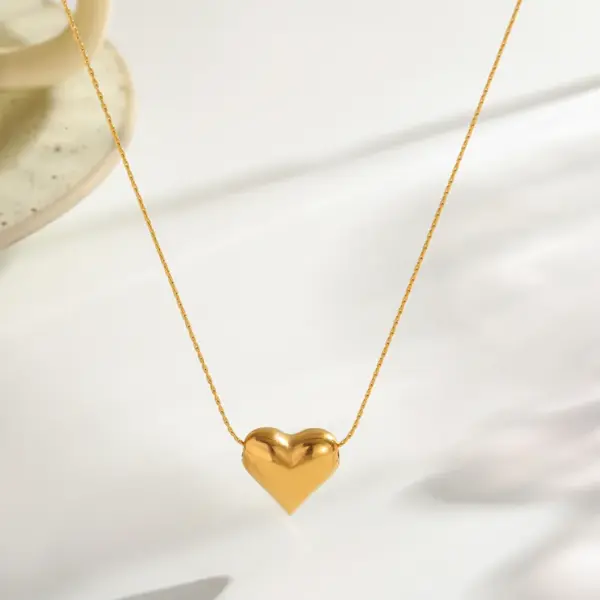 Wholesale Vacuum Electroplating (In Furnace) Plated 18K Real Gold Vintage Style Round Heart-shaped Flower 304201 Stainless Steel Women's Necklace