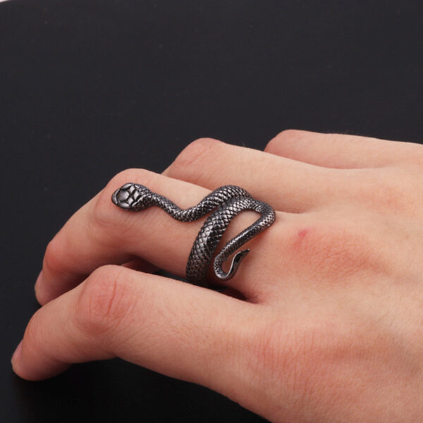 Wholesale Cross-border simple jewelry European and American retro snake ring open winding King Cobra ring men's and women's accessories