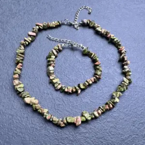 Olive green / Necklace