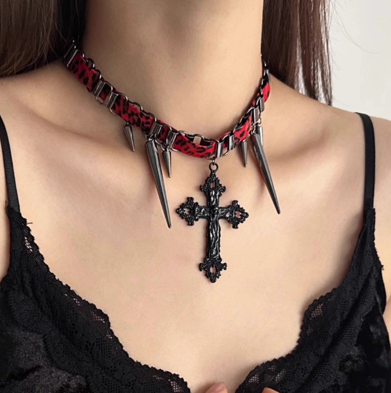 Wholesale Gothic Spice Girl Style Leopard Print Rivet Cross Necklace Women Sweet Cool Necklace chocker Clavicle Chain Abi Aessories