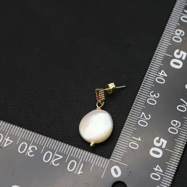 Wholesale Retro Round Flower Pearl Copper Patchwork Zircon Drop Earrings 1 Pair