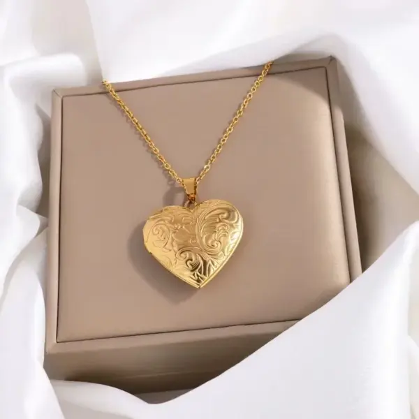 PVD Coated Real Gold Plated 18K Heart Shape 304 Stainless Steel Sweet Simple Style Waterproof Non Tarnish Pendant Necklace Locket