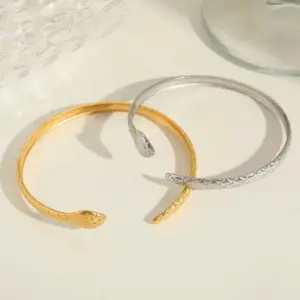 Wholesale IG Style Classic Style Commute Solid Color Snake 304 Stainless Steel 18K Gold Plated Bangle In Bulk