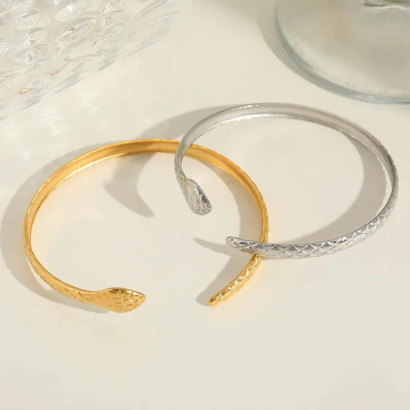Wholesale IG Style Classic Style Commute Solid Color Snake 304 Stainless Steel 18K Gold Plated Bangle In Bulk