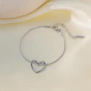 【XKB2216】Twisted Heart Bracelet / Steel Color